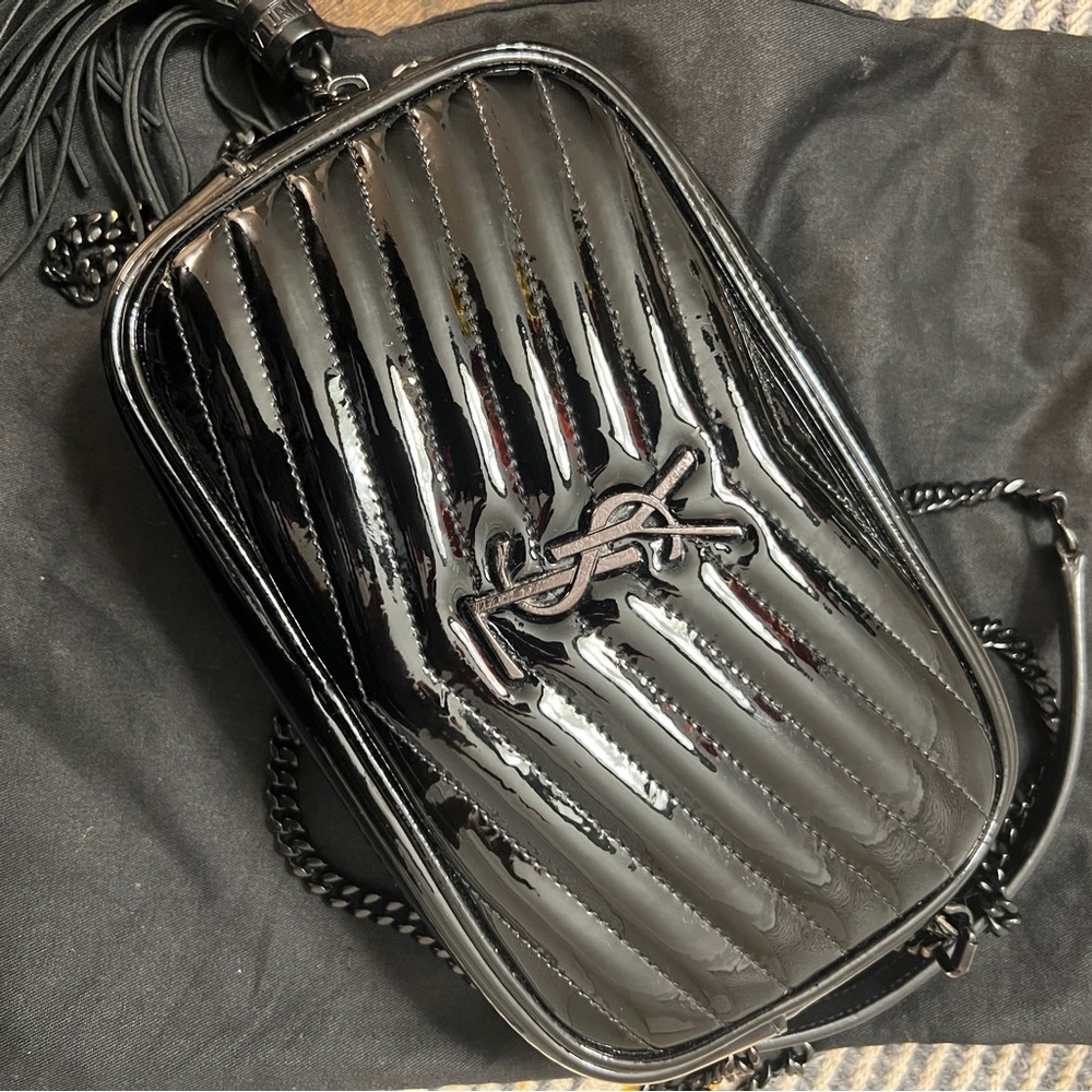 Saint Laurent Saint Laurent Mini Lou
Black Patent Leather Camera Crossbody Bag